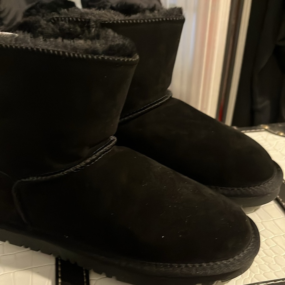 Hzstay Boots Size 6 Black Furry Inside Swede Material outside♥️❄️